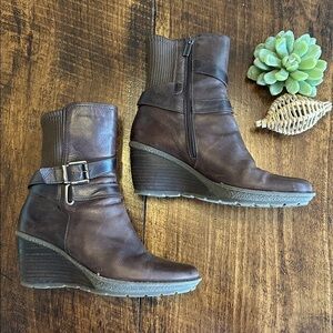 AQUATALIA | Brown Leather Wedge Boot w/Buckle Detail, Size 8M